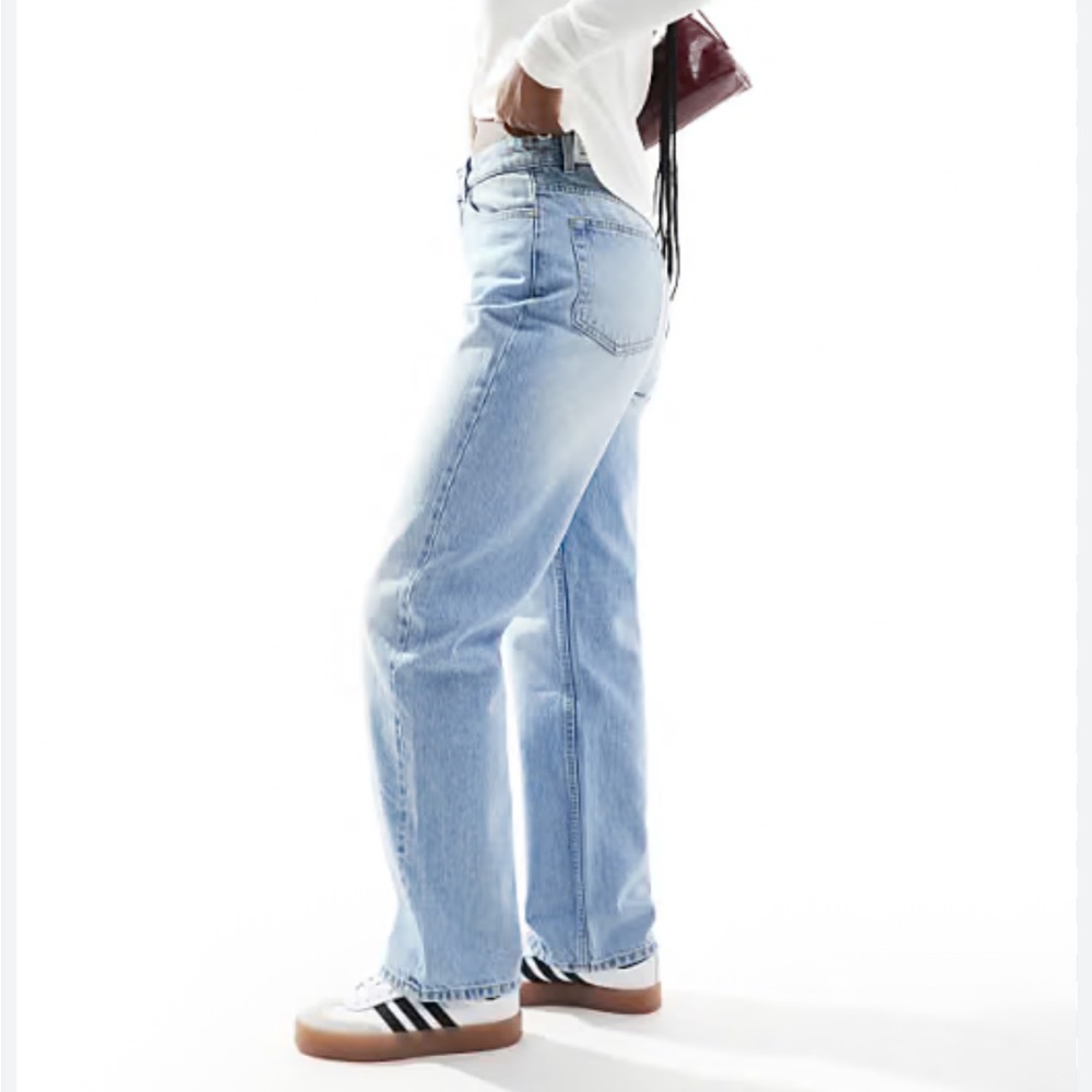Bershka Comfort Fit Mom Jeans in Blue Wash